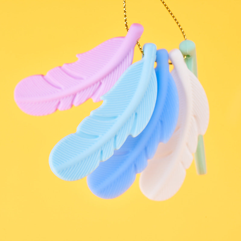Venta al por mayor 10 piezas de cuentas de silicona de plumas 58 × 15 MM